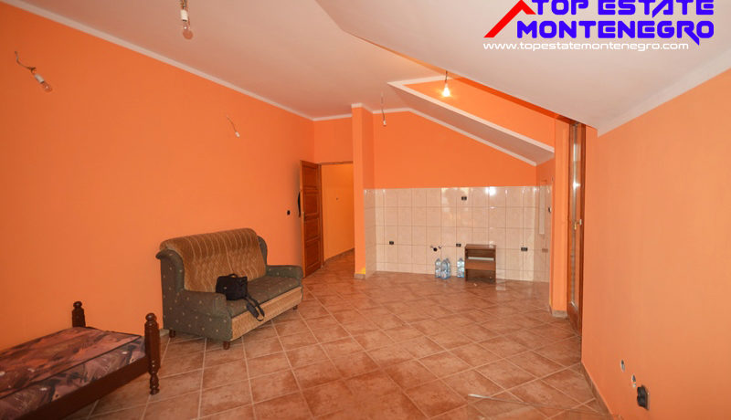 RN2222-Unfurnished one bedroom apartment Topla, Herceg Novi-Top Estate Montenegro