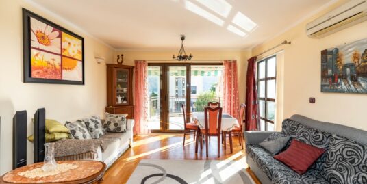One-bedroom furnished apartment near the sea Djenovic