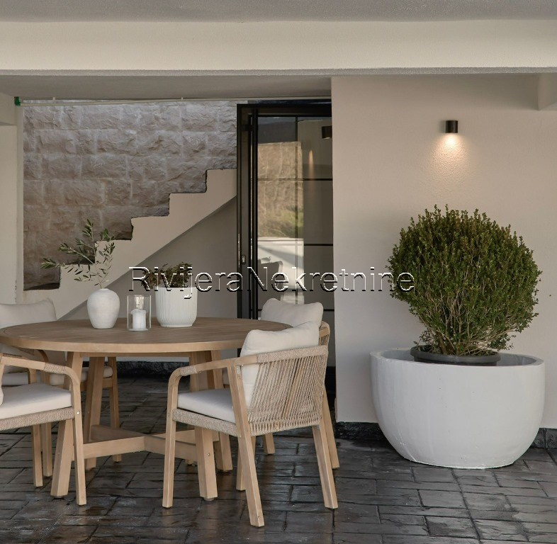 Tivat_vila_prodjaa_villa_sale_Rivijera_Nekretnine_oglasi_Boka_Kotorska_ (11)