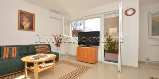 One-bedroom furnished apartment with a yard Herceg Novi