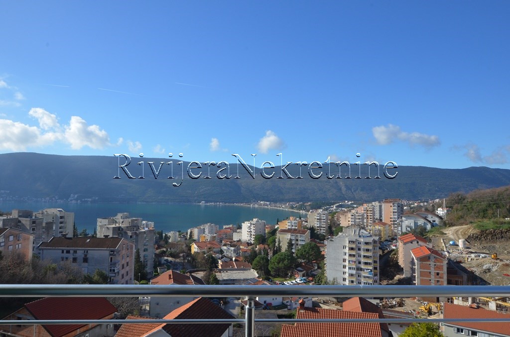 Two-bedroom furnished apartment with sea view Topla 2