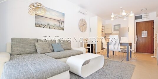 Two-bedroom apartment with a garden in luxury complex Djenovic