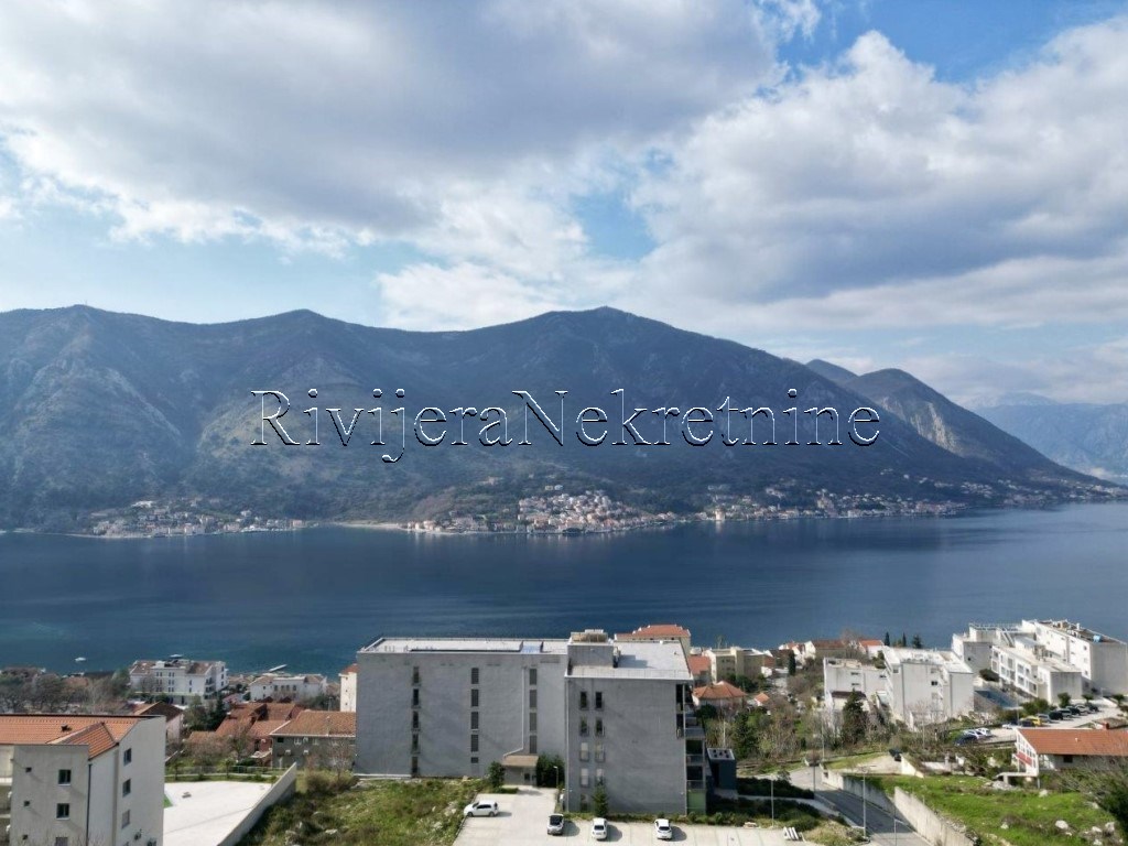 Zwei Zimmer Wohnung zum Verkauf in Dobrota Kotor