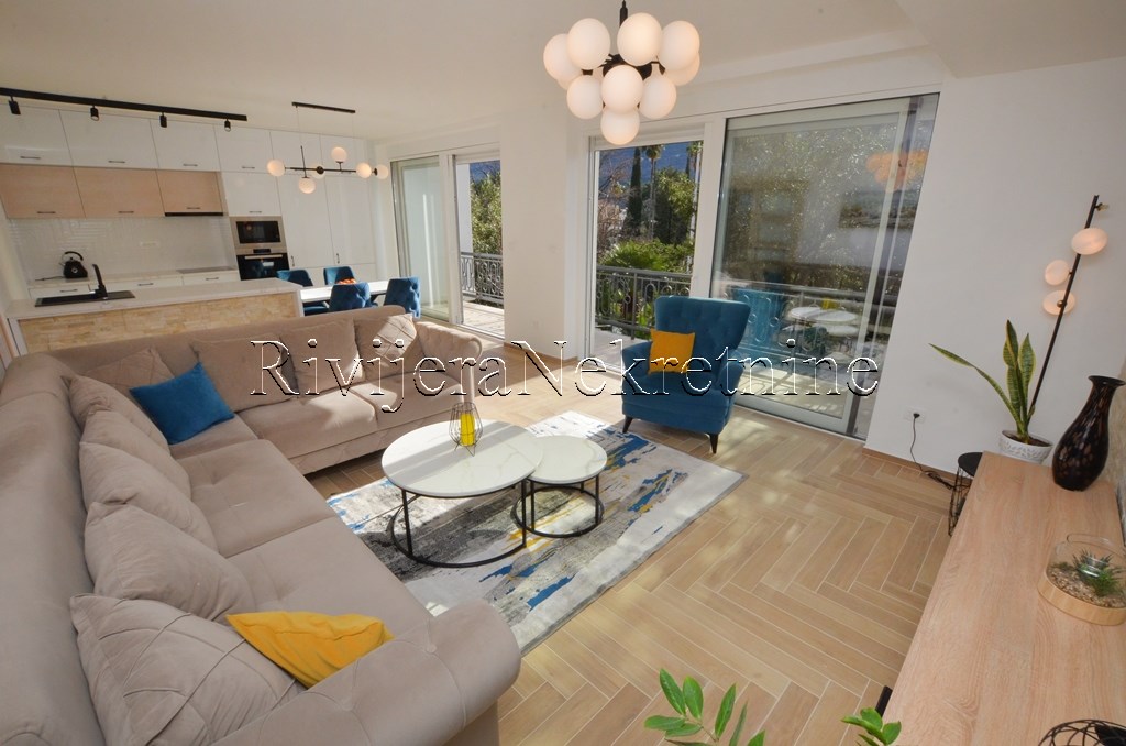Luxurious duplex apartment near the Portonovi Kumbor complex L