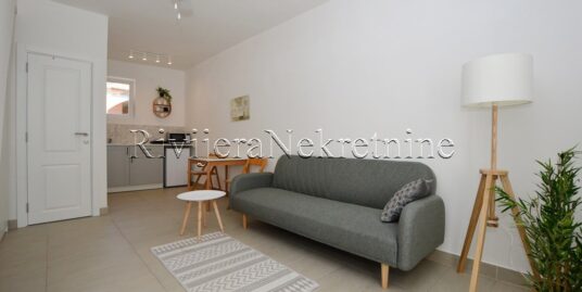One-bedroom duplex apartment on the seafront Baosic