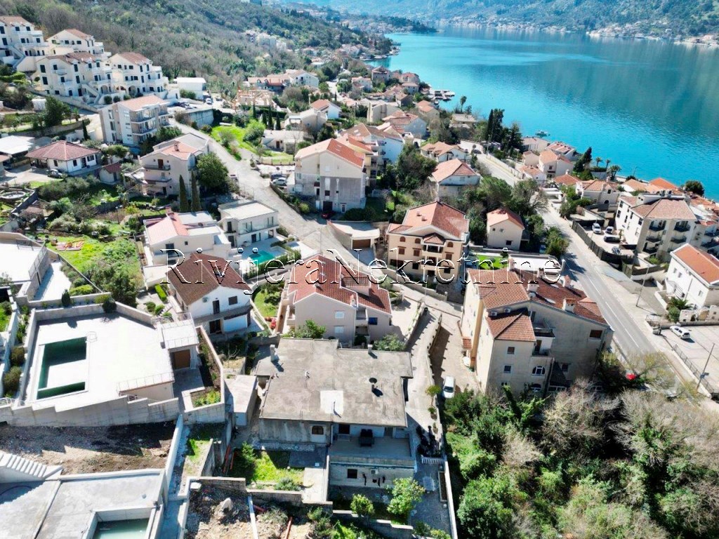 Na prodaju porodicna kuca Kotor