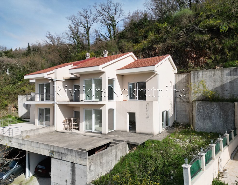 Vila u zavrsnoj fazi gradnje Topla 2 Herceg Novi