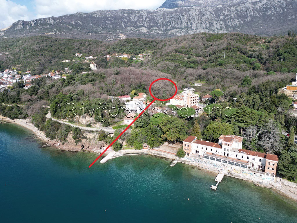 Urbanized land in an attractive location near the sea Zelenika