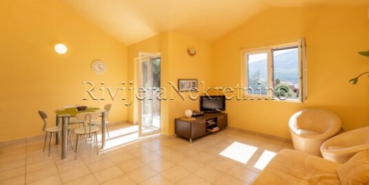 One-bedroom apartment with partial sea view Djenovici
