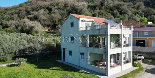 Family house with three comfortable apartments Bijela Herceg Novi