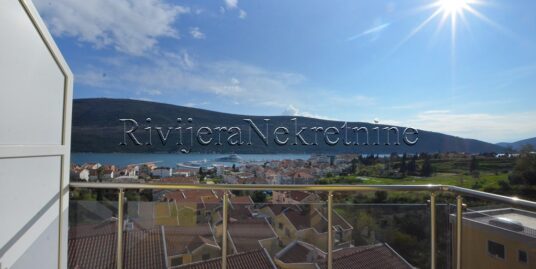 One-bedroom new apartment with sea view Djenovic