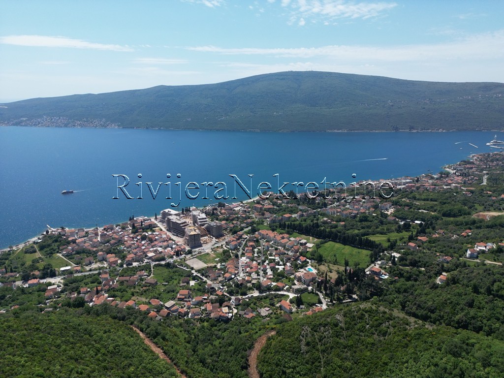 Продается земельный участок с прекрасным видом на море Ба