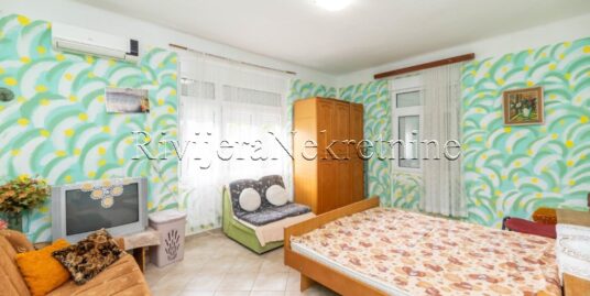 Two-bedroom apartment with a yard Herceg Novi old town