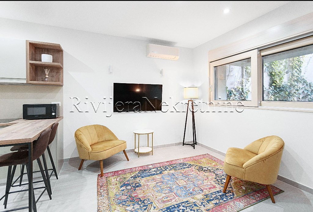 Na prodaju prelijepi studio Skaljari Kotor