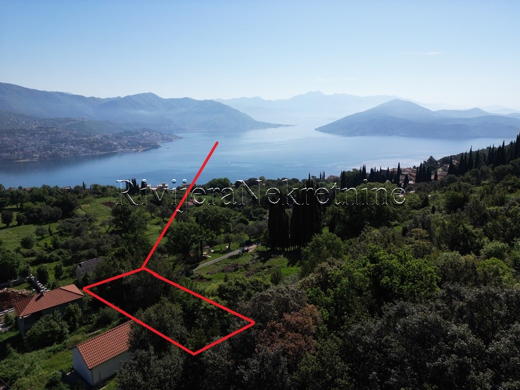 Urabnizovano zemljiste sa pogledom na more Zvinje Herceg Novi