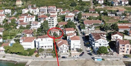 Djenovic two-bedroom apartment on the seashore