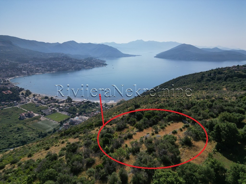 Продается земельный участок с прекрасным видом на море