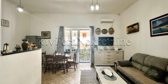 Two-bedroom apartment in a prime location in Skaljari Kotor