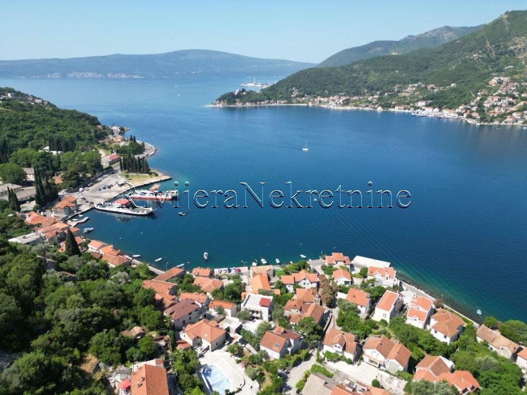 Na prodaju sarmantna kuca sa pogledom na more Lepetane Tivat