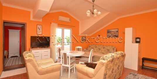 One-bedroom comfortable apartment with sea view Bijela