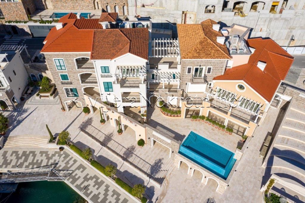 Apartment for sale in a luxury complex in Tivat