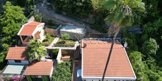 Family house with beautiful garden Herceg Novi old town