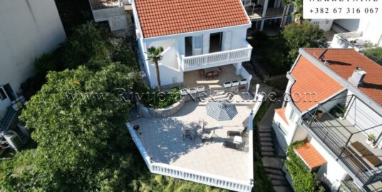 House on the seafront of Herceg Novi Njivice