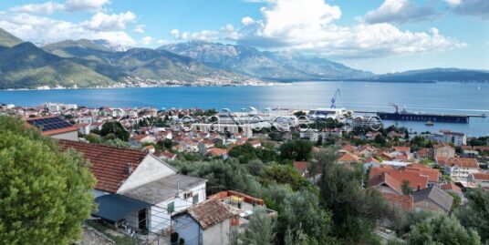 Semi-detached house with a beautiful view of the sea Bijela Boka