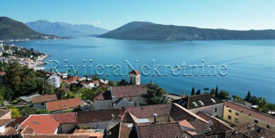 Semi-detached house with its own yard Herceg Novi old town