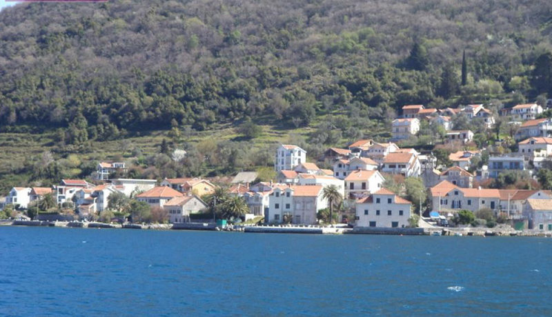 Studio apartment with a big terracce Lepetani, Tivat-Top Estate Montenegro
