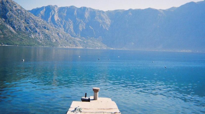 Дом с частным пляжем и пристань для яхт Столив, Котор-Топ недвижимости Черногории