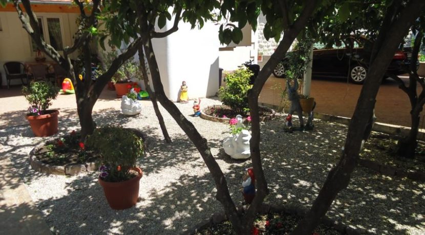 Vila sa privatnom pontom Kostanjica, Kotor-Top Nekretnine Crna Gora