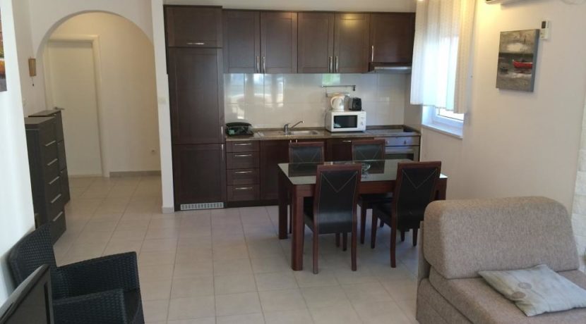 Zwei Zimmer Wohnung in einer Ferienanlage Muo, Kotor-Top Immobilien Montenegro