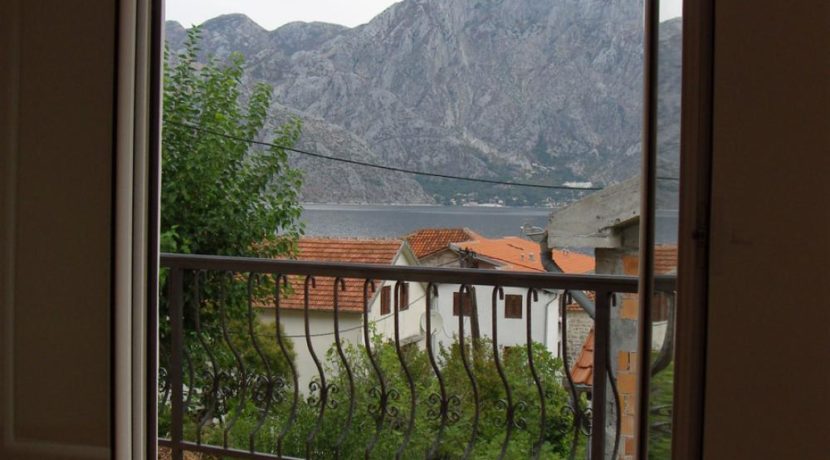 Lijepa kuća u starom selu Prčanj, Kotor-Top Nekretnine Crna Gora