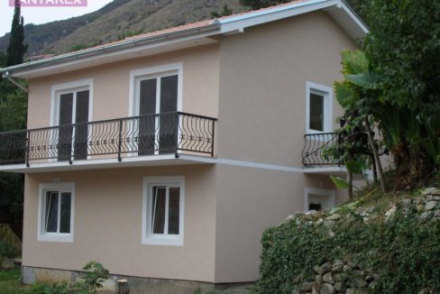 Nice house in the old village Prcanj, Kotor-Top Estate Montenegro