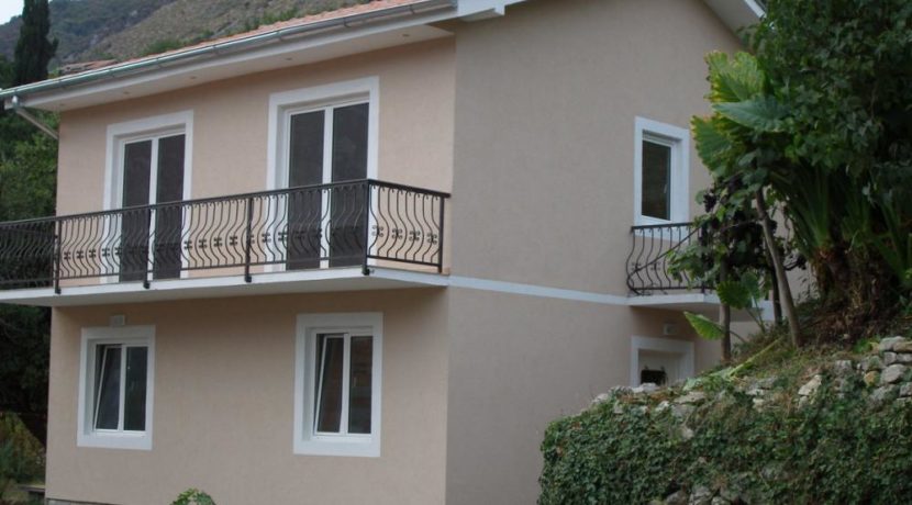 Nice house in the old village Prcanj, Kotor-Top Estate Montenegro