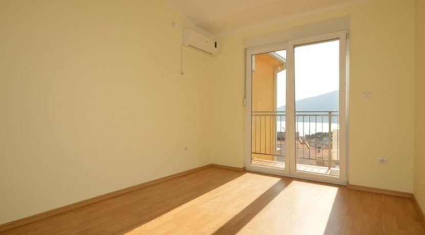 unfurnished_one_bedroom_apartment_igalo_herceg_novi_top_estate_montenegro.jpg