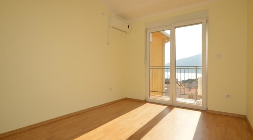 Unfurnished one bedroom apartment Igalo, Herceg Novi-Top Estate Montenegro