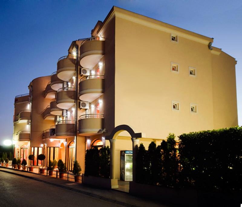 Hotel mit 18 Zimmern in Bijela, Herceg Novi