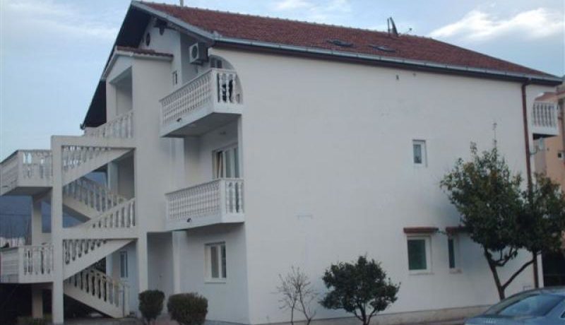 Hotel parking Bijela Herceg Novi-Top Estate Montenegro