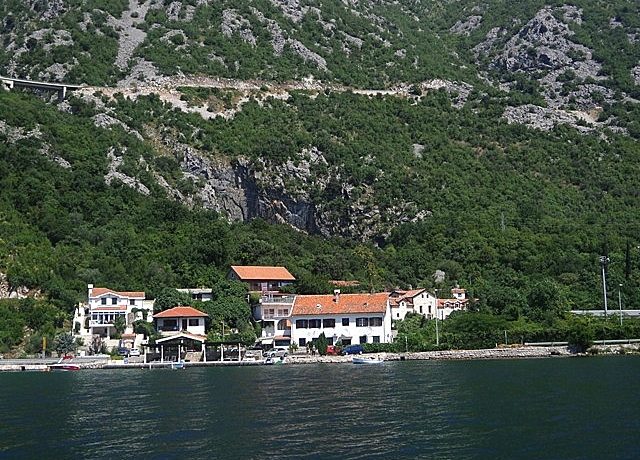 Ground Lipci Kotor-Top Estate Montenegro