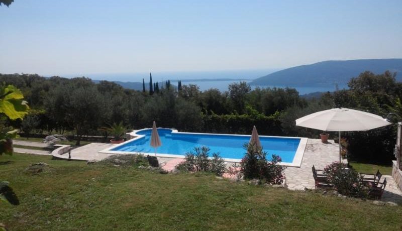 Real estate pool Herceg Novi Top Estate Montenegro