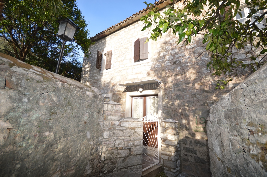 Stone Haus near sea Kamenari, Herceg Novi