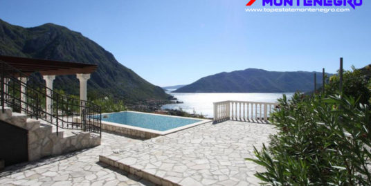 Beautiful house with pool Risan, Kotor