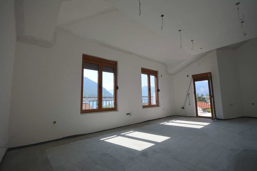 Trosoban stan na ekskluzivnoj lokaciji Dobrota, Kotor