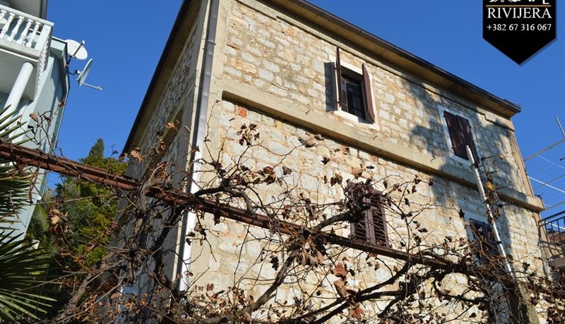 Каменный дом Кумбор, Герцег Нови-Топ недвижимости Черногории