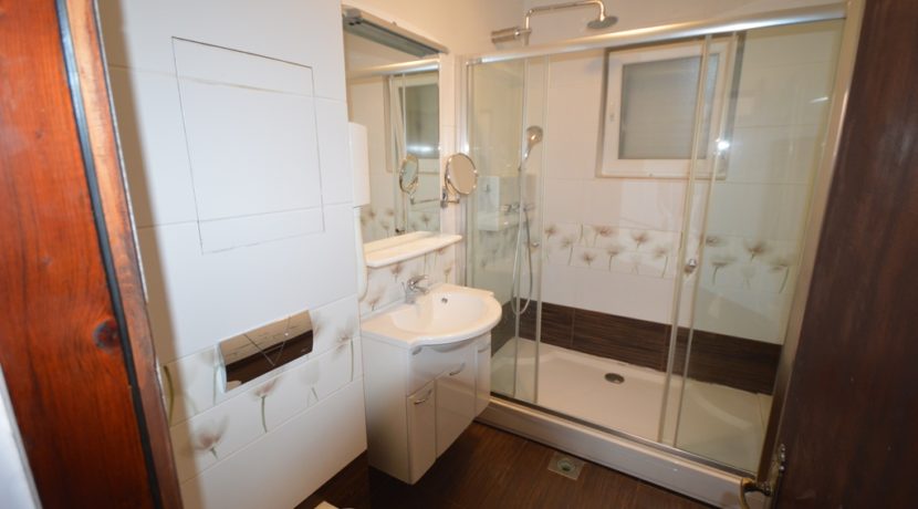 Kuća sa apartmanima Baošići, Herceg Novi-Top Nekretnine Crna Gora