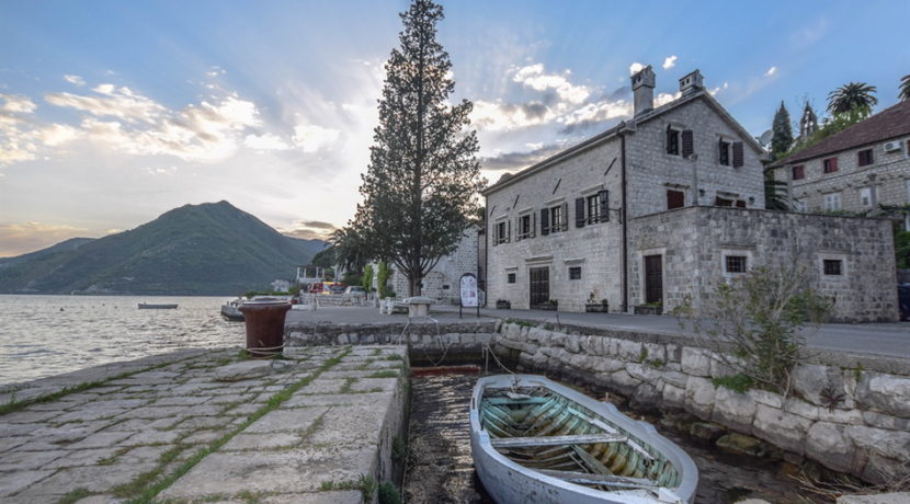 Вилла на первой линии Пераст, Котор-Топ недвижимости Черногории