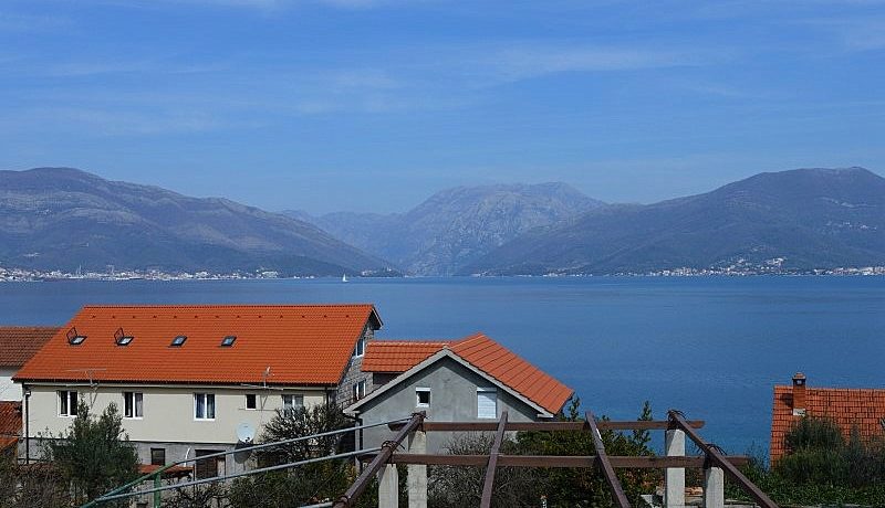 Красивый участок Крашичи Тиват-Топ недвижимости Черногории