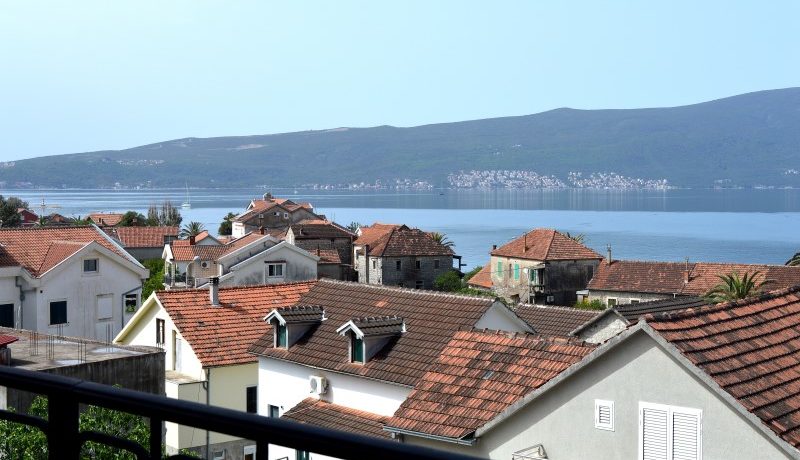 Меблированная квартира с видом на море Донья Ластва, Тиват-Топ недвижимости Черногории